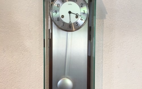 Moderne regelateur klok