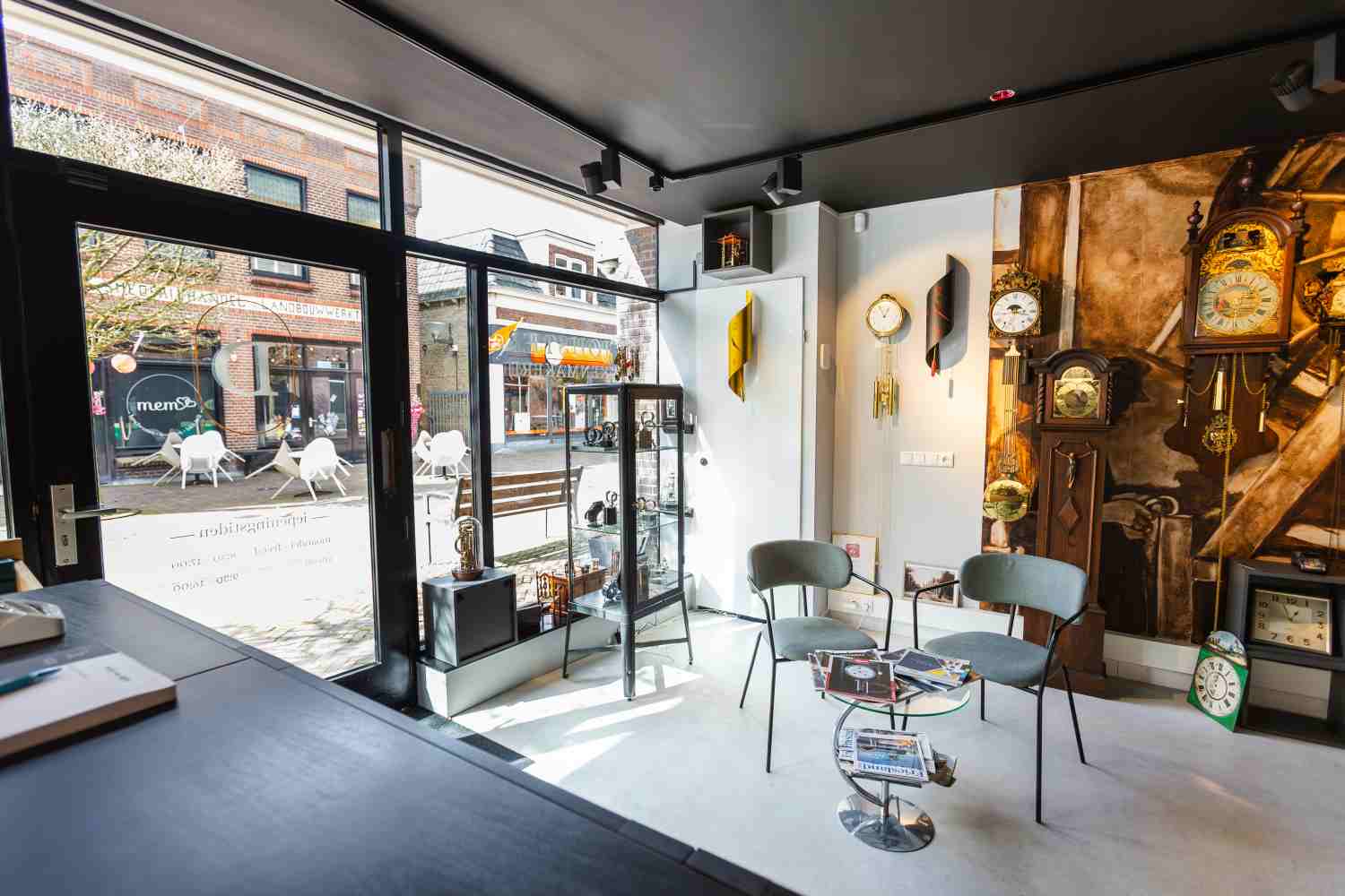 Etalage van horloges in Joure